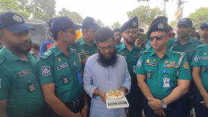 খুলনায় স্বর্ণের ৭টি বারসহ একজন আটক