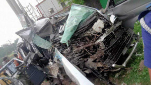 বাস-মাইক্রোবাসের মুখোমুখি সংঘর্ষে গায়কসহ ২ জন নিহত