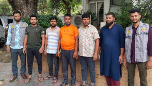 প্রতারণা চক্রে পাসপোর্ট অফিসের কর্মকর্তা ও আনসার সদস্যরা