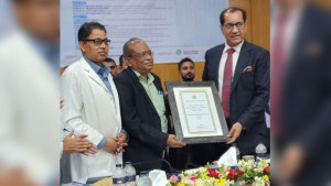 বিএসএমএমইউ এর আজীবন ইমেরিটাস অধ্যাপক হলেন ডা. এবিএম আবদুল্লাহ