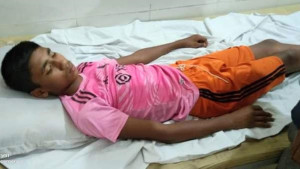 স্কুলড্রেস না পরায় ছাত্রকে পিটিয়ে কক্ষে আটক