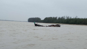 কালবৈশাখী ঝড়ে বঙ্গোপসাগরে ডুবল ১৬ ট্রলার, নিখোঁজ ৭২