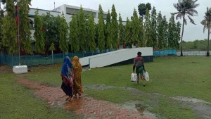 আশ্রয়কেন্দ্রে যাওয়ার পথে প্রাণ গেল বৃদ্ধের