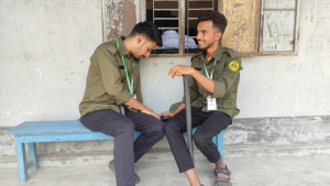 ভোটকেন্দ্র ফাঁকা, মোবাইলে লুডু খেলছিলেন আনসার সদস্যরা