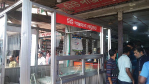 মে দিবসে খোলা রাখায় রেস্টুরেন্টে হামলা, ভাঙচুর 
