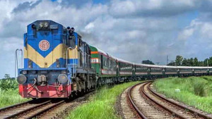 রেলের বীমা আলোচনাতেই সীমাবদ্ধ, আসে না সিদ্ধান্ত