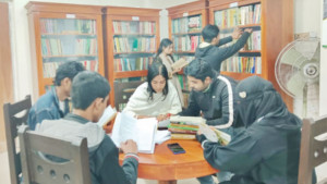 পাঠাগার ঘিরে চলছে বই পড়ার আন্দোলন