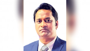পারিবারিক বিনোদন কেন্দ্রে রূপান্তর হচ্ছে কৃত্রিম মাঠ