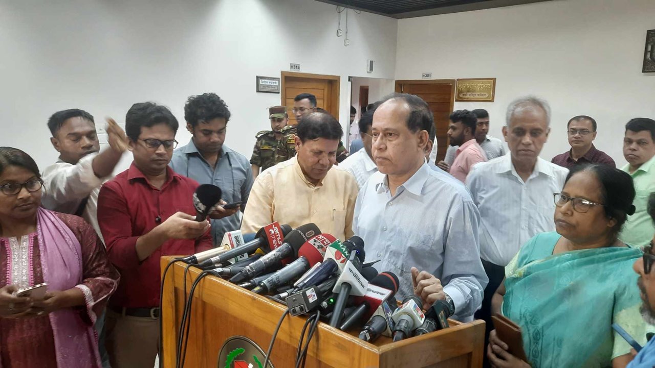 প্রথম ধাপে ভোট পড়েছে ৩০-৪০ শতাংশ: সিইসি প্রথম ধাপে ভোট পড়েছে ৩০-৪০ শতাংশ: সিইসি