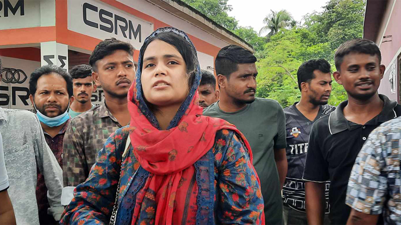 ‘মাংসের টুকরো’ বাবার প্রমাণ চান আজীম কন্যা ‘মাংসের টুকরো’ বাবার প্রমাণ চান আজীম কন্যা