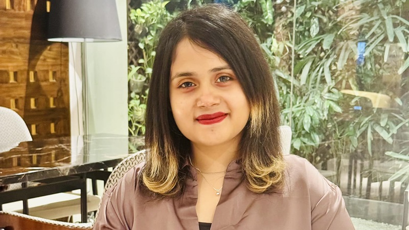 এমপি আজীমের মেয়ে-ভাইকে নেওয়া হচ্ছে কলকাতায় এমপি আজীমের মেয়ে-ভাইকে নেওয়া হচ্ছে কলকাতায়