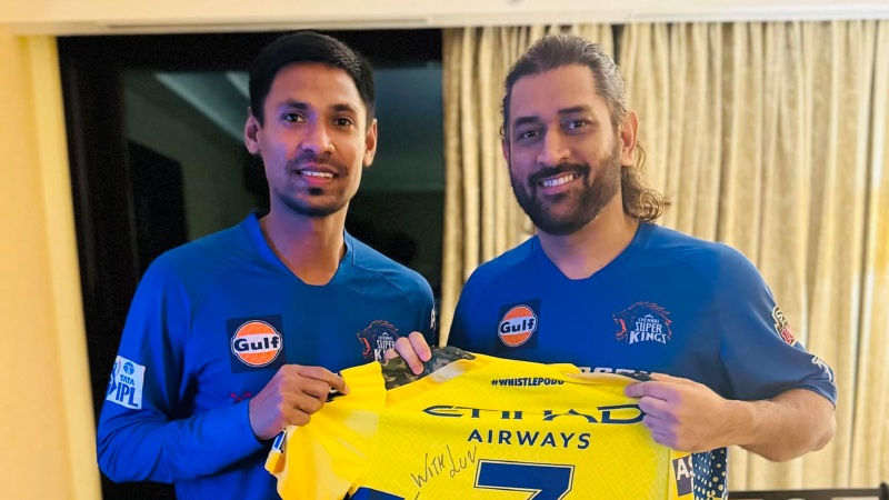 ধোনির যে উপহার নিয়ে এলেন মুস্তাফিজ ধোনির যে উপহার নিয়ে এলেন মুস্তাফিজ