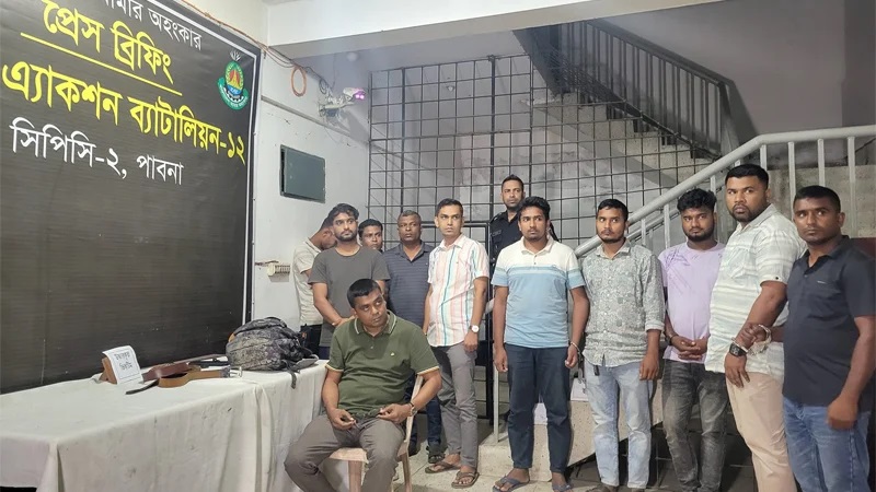 সেই চেয়ারম্যান প্রার্থীর ব্যাগে মিললো ২৪ লাখ টাকা সেই চেয়ারম্যান প্রার্থীর ব্যাগে মিললো ২৪ লাখ টাকা