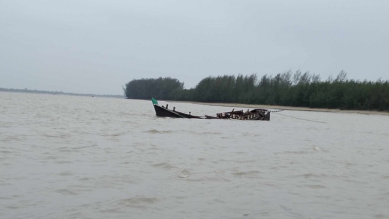 কালবৈশাখী ঝড়ে বঙ্গোপসাগরে ডুবল ১৬ ট্রলার, নিখোঁজ ৭২ কালবৈশাখী ঝড়ে বঙ্গোপসাগরে ডুবল ১৬ ট্রলার, নিখোঁজ ৭২