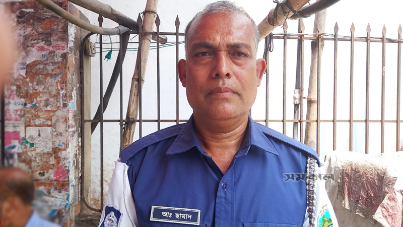 ৫৭ বছর বয়সে পুলিশ কনস্টেবল আব্দুস সামাদের এসএসসি জয় ৫৭ বছর বয়সে পুলিশ কনস্টেবল আব্দুস সামাদের এসএসসি জয়