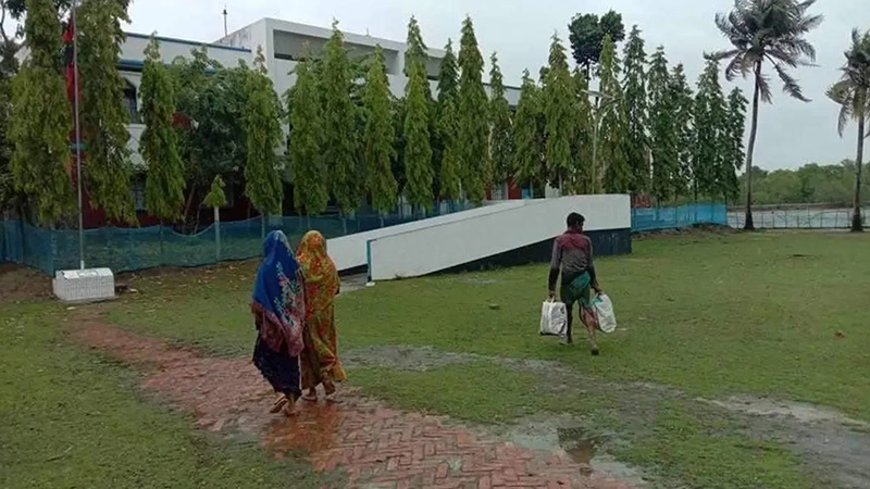 আশ্রয়কেন্দ্রে যাওয়ার পথে প্রাণ গেল বৃদ্ধের আশ্রয়কেন্দ্রে যাওয়ার পথে প্রাণ গেল বৃদ্ধের