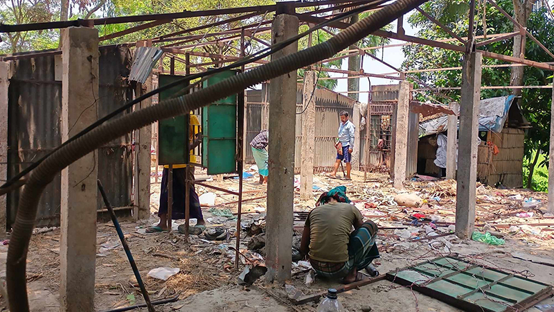 আশ্রয়ণের পুরোনো ৮০ ঘর সাত লাখে বিক্রি আশ্রয়ণের পুরোনো ৮০ ঘর সাত লাখে বিক্রি