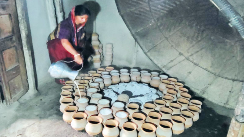 বালুভরার দইয়ের জুড়ি নেই বালুভরার দইয়ের জুড়ি নেই