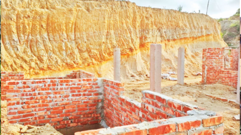 থামছে না পাহাড় কাটা অভিযানেও হামলা থামছে না পাহাড় কাটা অভিযানেও হামলা