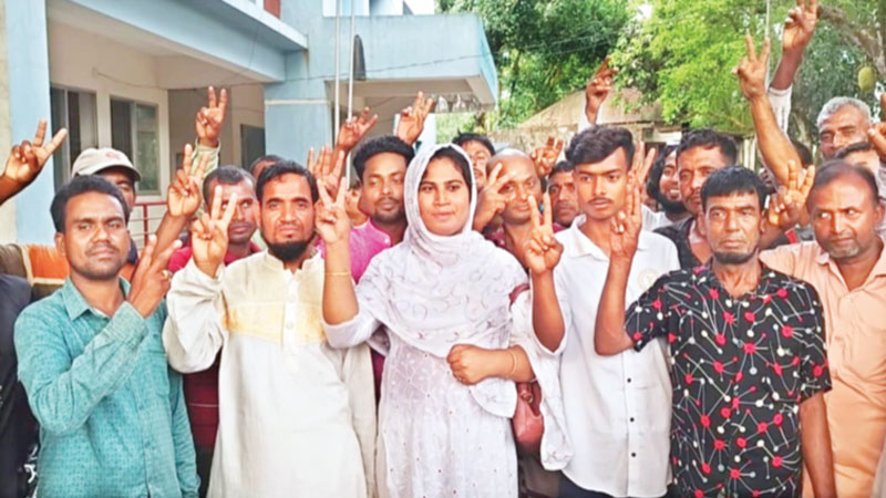 মুন্নীর মান রাখলেন দেওয়ানগঞ্জবাসী মুন্নীর মান রাখলেন দেওয়ানগঞ্জবাসী