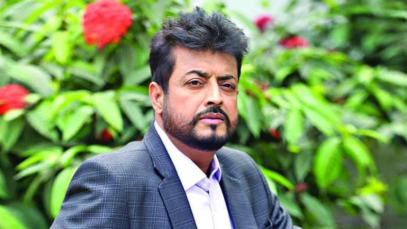 আগে পরিবারের কথা শুনিনি, এখন হাত ফসকে যাচ্ছে: ওমর সানী আগে পরিবারের কথা শুনিনি, এখন হাত ফসকে যাচ্ছে: ওমর সানী
