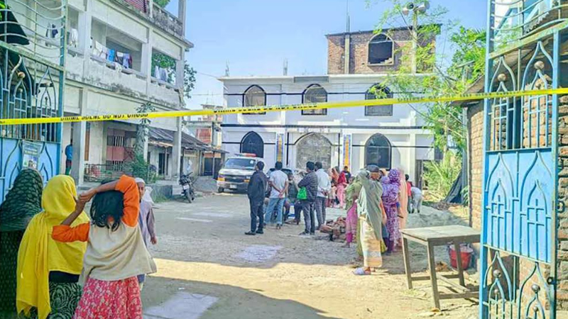 মাদ্রাসার পরিত্যক্ত কক্ষে শিশুর লাশ, পুলিশের ধারণা বলাৎকারের পর হত্যা মাদ্রাসার পরিত্যক্ত কক্ষে শিশুর লাশ, পুলিশের ধারণা বলাৎকারের পর হত্যা