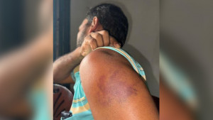 আয়কর সনদ দেখাতে না পারায় দোকানিকে ‘পেটালেন’ এসিল্যান্ড