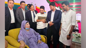 খালেদা জিয়ার সঙ্গে গণ-অভ্যুত্থানের নেতাদের শুভেচ্ছা বিনিময়