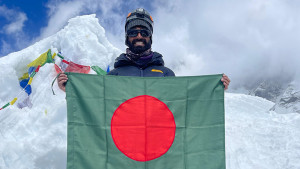 এক অভিযানে ছয় হাজার মিটারের বেশি উচ্চতার ৩ পর্বত জয় তৌকিরের