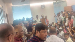 টেনেহিঁচড়ে বের করে দেওয়া হলো ঢাকা ওয়াসার দুই ডিএমডিকে