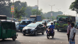 সড়ক ছাড়লেন অটোচালকরা, ৪ ঘণ্টা পর আগারগাঁওয়ে যানচলাচল শুরু