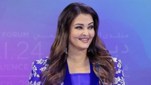‘বচ্চন’ পদবি কি মুছে ফেললেন ঐশ্বরিয়া