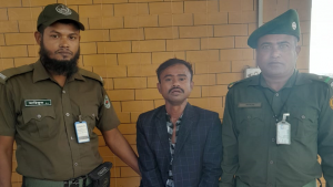 শাহজালাল বিমানবন্দরে মোবাইল চোর আটক