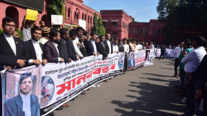 আজও কর্মবিরতি, খুনিদের বিচার চেয়ে মিছিল-মানববন্ধন