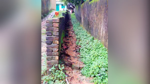 রাস্তায় দেয়াল, অপসারণ ঠেকাতে মামলায় হয়রানি