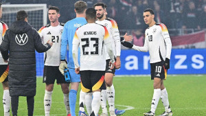 হাঙ্গেরিতে আটকাল জার্মানি, বসনিয়ায় হতাশ ডাচরা