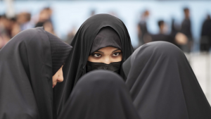 হিজাব না পরা নারীদের মানসিক চিকিৎসা দেবে ইরান