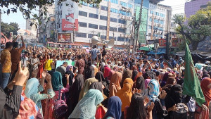 শিক্ষা ভবন ঘেরাও জবি শিক্ষার্থীদের