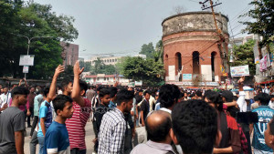 জড়ো হচ্ছেন কবি নজরুল-সোহরাওয়ার্দী কলেজের শিক্ষার্থীরা