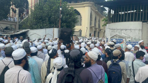 কাকরাইল মসজিদে ঢুকলেন সাদপন্থিরা