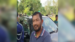 পিস্তল উঁচিয়ে ‘ফাঁকা গুলি’, সাবেক এমপিকে মারধর করে পুলিশে দিল জনতা