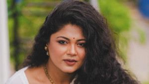 হঠাৎ ডিভোর্স প্রসঙ্গে মৌসুমী, এলো নতুন সুখবরও!