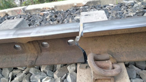 নাটোরে রেললাইনে ফাটল, ট্রেন চলাচলে ধীরগতি 