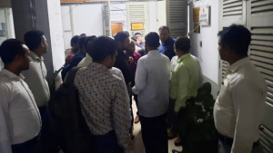 সচিবালয়ে জনপ্রশাসন মন্ত্রণালয়ের সামনে কর্মকর্তা-কর্মচারীদের অবস্থান