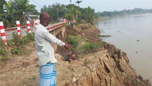 হুমকির মুখে বন্যা নিয়ন্ত্রণ বাঁধ-কালভার্ট