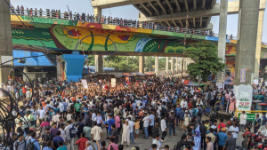 শিক্ষার্থীদের অবরোধে বন্ধ রয়েছে ট্রেন চলাচল