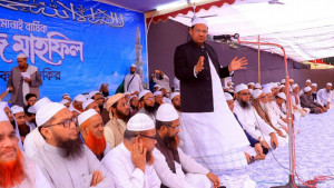 দেশের হিন্দুরা মায়ের কোলে আছেন: চরমোনাই পীর