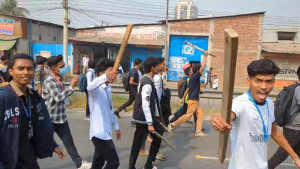 লাঠি হাতে মোল্লা কলেজ অভিমুখে কবি নজরুল-সোহরাওয়ার্দীর শিক্ষার্থীরা