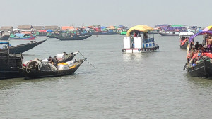 রাস পূর্ণিমায় দুবলার চরে পুণ্যার্থীদের ঢল