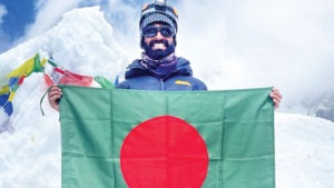 শেরপা ছাড়াই হিমালয়ের তিন পর্বত জয়...